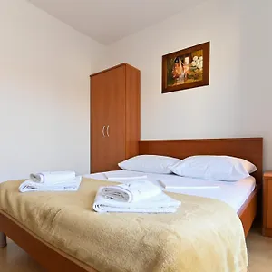 https://rooms-andrea.primorje-gorskikotar.com